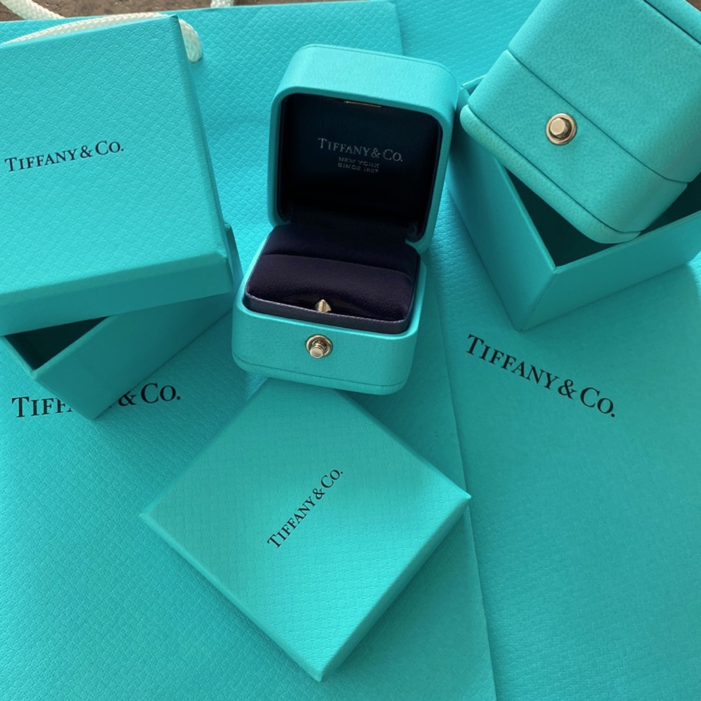 Sold 🩵 Tiffany & Co. Ring case